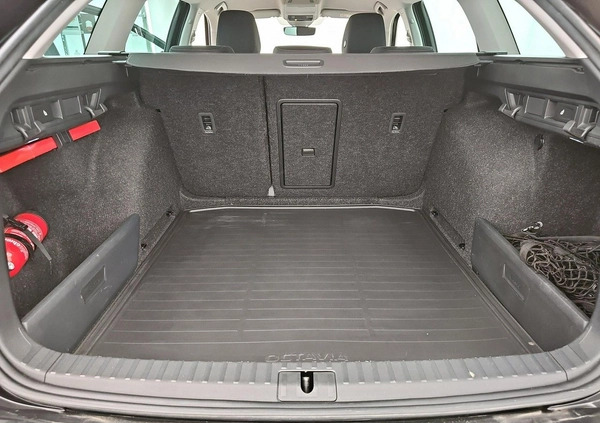 Skoda Octavia cena 114500 przebieg: 43300, rok produkcji 2021 z Garwolin małe 407